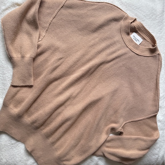 Abercrombie & Fitch Sweaters - Abercrombie & Fitch Women's Sweater in Tan
